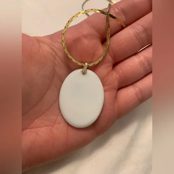 ❤️3/$15❤️Vintage Palm Tree Etched Pendant Necklace - Picture 3 of 4